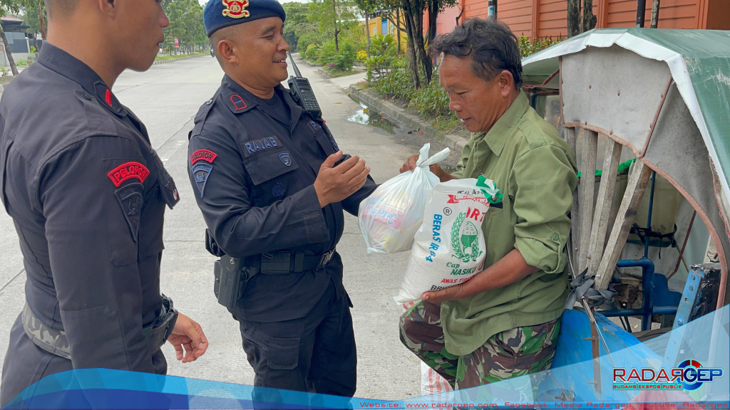 Brimob Sumut Tebar Kepedulian, Batalyon A Pelopor Gelar Bakti Sosial Jumat Berkah di Medan